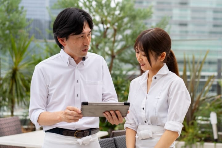 スタッフトレーニングと運営マニュアルの提供