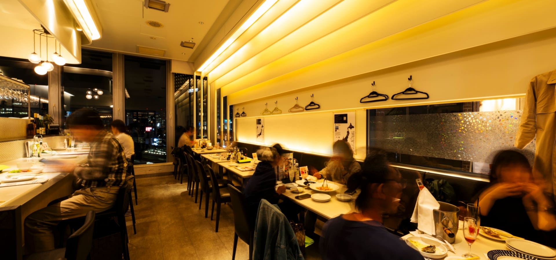 エイス シー オイスターバー　ミント神戸店