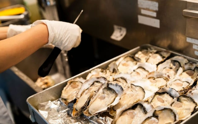 エミット フィッシュバー オイスター&グリル　GINZA SIX店