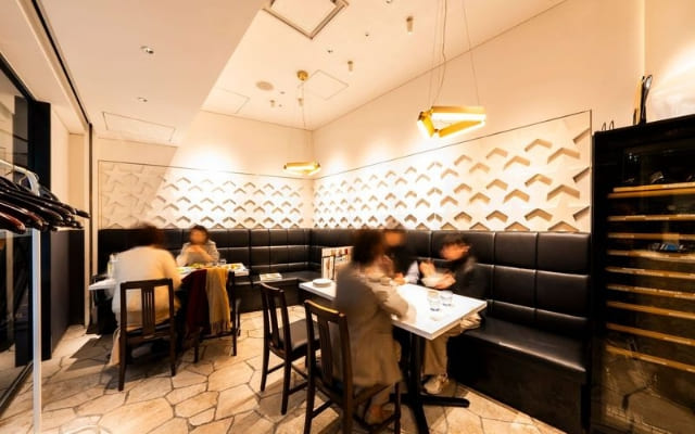 エミット フィッシュバー オイスター&グリル　GINZA SIX店